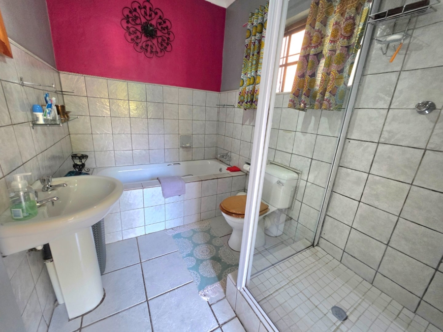 7 Bedroom Property for Sale in Clarens Free State